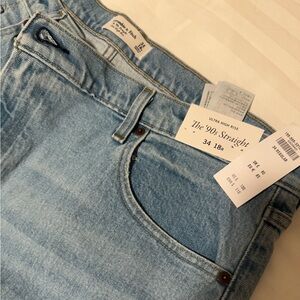 Abercrombie & Fitch *NWT* size 34 (18) Ultra High Rise 90s Straight Jean